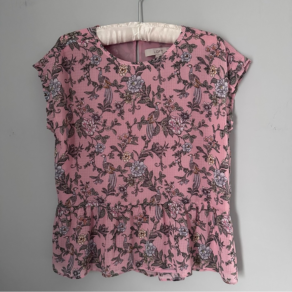 NWT LOFT Pink Floral Peplum Top w/ Peacocks sz Small
